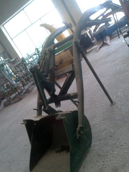 Frontlader Baas mit hydraulischer Kippeinrichtung und Schaufel 850 – Bild 2